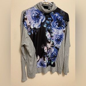 [2/$15 SALE!!] Floral/gray turtleneck 💕